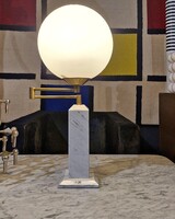 Jelzett mid century modern márvány, karos asztali lámpa