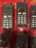 Mini játék mobil telefon. Mérete: 3x7 cm fekete színű. 8 db