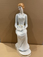 Hollóházi porcelán olvasó nő gyűjtői db