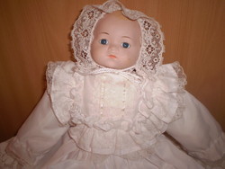 Csecsemő porcelánbaba