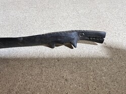 Régi fekete fa levélbontó, krokodil formájú. 2834