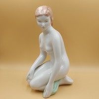 Garbera Klára Aquincum porcelán akt figura
