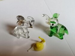 Három darab üveg állatfigura   710.