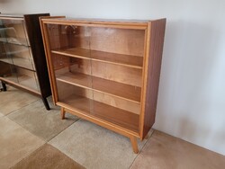 Régi retro tolóüveges könyves szekrény mid century vitrin könyvszekrény 103 x 99,5 cm könyvespolc
