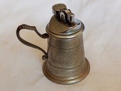 Öngyújtó 33 - asztali korsó LEONS Club Menaggio fém gázos köves PELTRO ARTE