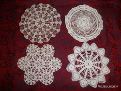 Kézi horgolású csipke terítő ( 4 db. )