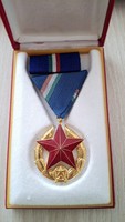 Közbiztonsági Érem arany fokozata a rendőrség tagjai részére dobozában 1951