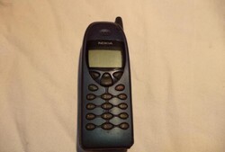 Nokia 6110 retro mobiltelefon. (2177)