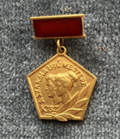 A Szakma ifjú mestere /KISZ/ kitüntetés arany fokozata