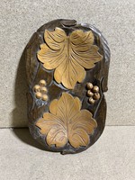 Faragott fa tál szőlőlevél mintával, régi, 27 x 16 cm-es. 3297