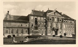 586 --- Futott képeslap   Szombathely - Megyei Tanácsház