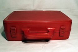 Régi műanyag játékbőrönd