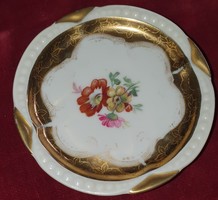 Oscar Schlegelmilch virágmintás, aranyozott porcelán kistányér, tálka