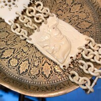 Régi Elefánt mintás csont karkötő igényesen, aranyozott szemekkel restaurálva, elefántos karperec
