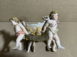 Régi német vagy olasz porcelán tál, kínáló, angyalkákkal. 3194
