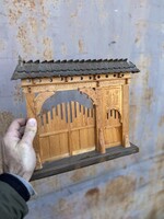 Miniatűr szèkelykapu fa kapu lekicsinyítve