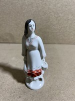 Régi Arpo porcelán figura: Asszony korsóval. 3197