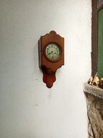 Junghans különleges forma rugós felesütős falióra