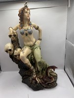 Xena sorozatból szignált kerámia szobor, 36 x 21 cm-es. 7430