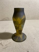 Galle üveg váza, 24 x 13 cm-es magasságú darab. 3341