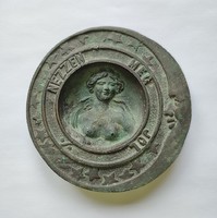 Nézzen meg jól feliratú régi bronz tálka