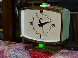 RETRO ( ART DECO JELLEGŰ ) MAGYAR VEKKER CSÖRGŐ ÉBRESZTŐS ASZTALI ÓRA MŰKÖDIK !!