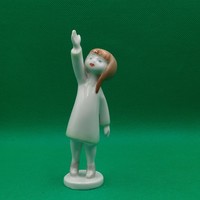 Káldor Aurél Hollóházi porcelán  Integető kislány figura