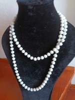 Hosszú fehér nyaklánc