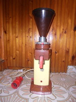 Retro bolti, ipari "Közért" kávédaráló, őrlő "Magyar Gyártmány"