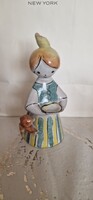 Iparművész által készített porcelán figura