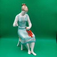 Balogh Béla Hollóházi porcelán  Paprikafűző lány figura