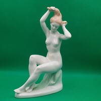 Hanzély Jenő Aquincum porcelán Fésülködő Női akt figura