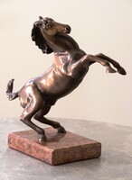 Babusa János, Munkácsy-díjas szobrászművész gyönyörű alkotása: Ágaskodó ló, 31x31 cm, egyedi bronz