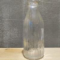 Tejért feliratos fél literes tejes üveg