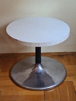 Kicsiny kerek fémlábú retro asztalka Space Age kávézó asztal 1960