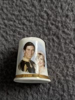 Wedgwood Angol porcelán emlék gyűjtői gyűszű Károly és Diána