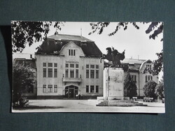 Képeslap,Karcag,tanácsháza,városháza,emlékmű,szobor látkép,részlet ,1957-