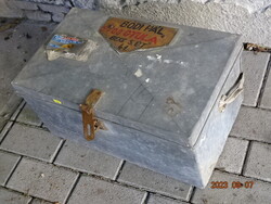 ANTIK BÁDOG PLÉH FÉM KATONA , POSTA LÁDA UTAZÓ LÁDIKA