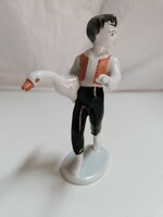 Hollóházi Ludas Matyi, libát cipelő fiú porcelán figura