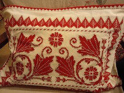 Régi, erdélyi, keresztöltéssel hímzett díszpárnahuzat, 69x47