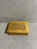 Régi fa doboz, faragott. 3890