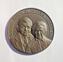 Jelzett bronz plakett, Kesztyűs Ferenc és felesége Szekeres Róza