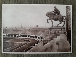Bologna, stadion - Mussolini lovasszobra