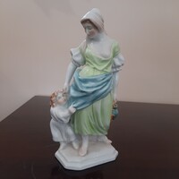 Herendi porcelán Anyaság, Anya gyermekével figura