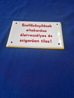 Régi retro festett fémtábla, zománc tábla, figyelmeztető tábla
