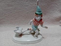 2502/23 Metzler Ortloff német porcelán kisfiút kergető liba figura