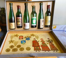 Magyar Állami Pincegazdaság, Budafok reklándoboza 6 db. üveggel, alkohollal (kb.1970)