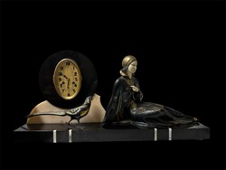 Francia Art Deco márvány és ónix kandalló óra