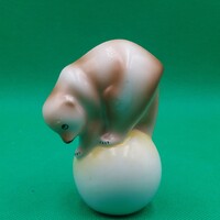 Hanzély Jenő Hollóházi  porcelán  medve labdán figura