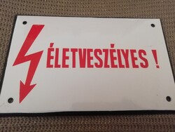 Életveszélyes! feliratú zománctábla